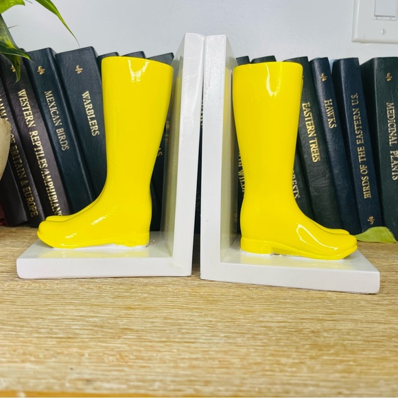 Yellow rain boot book end pair whimsical unique table decor book shelf statues - Picture 10 of 14